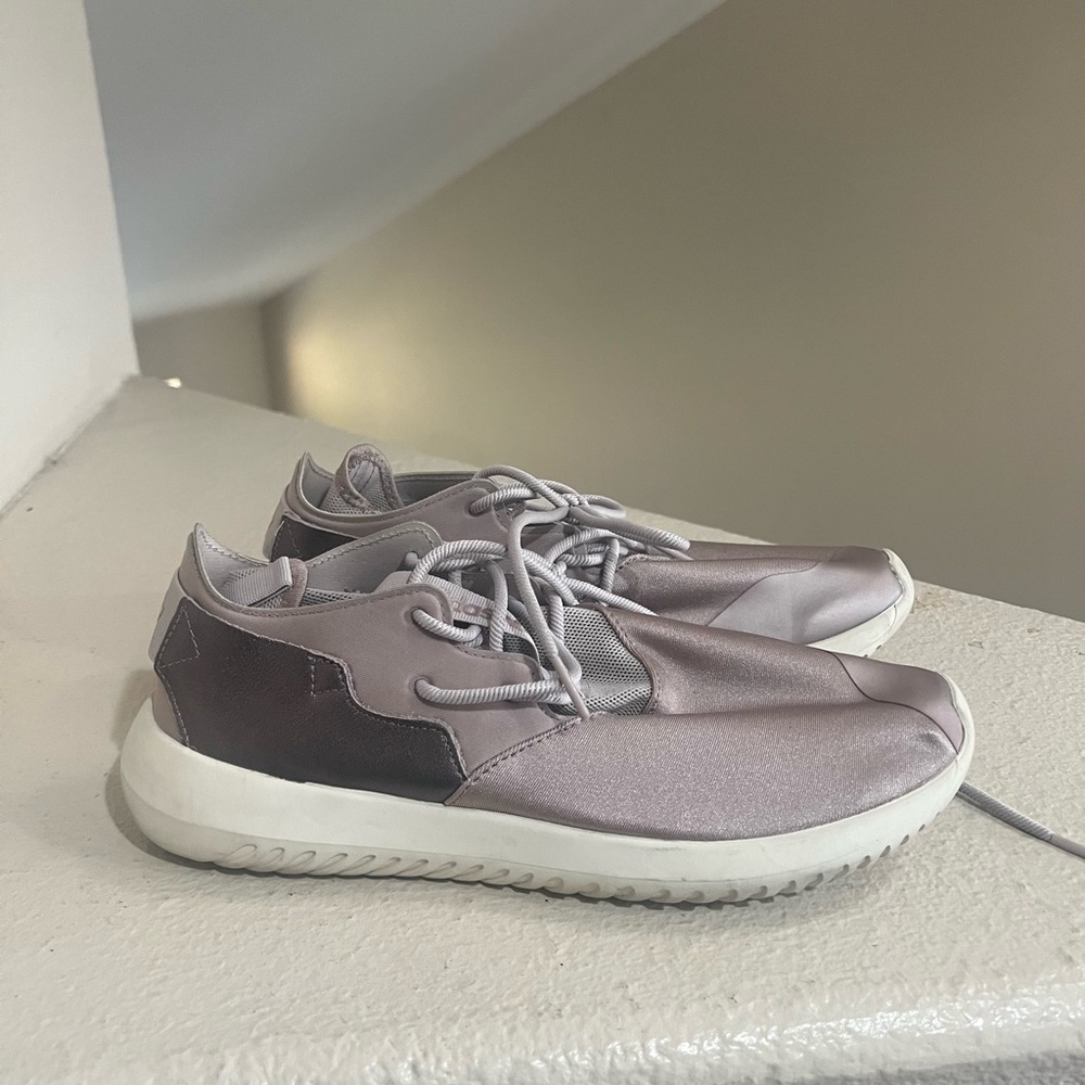 Adidas Tubular Entrap Synthetic Trainers S75920‎ Ice Purple/White . Size 7